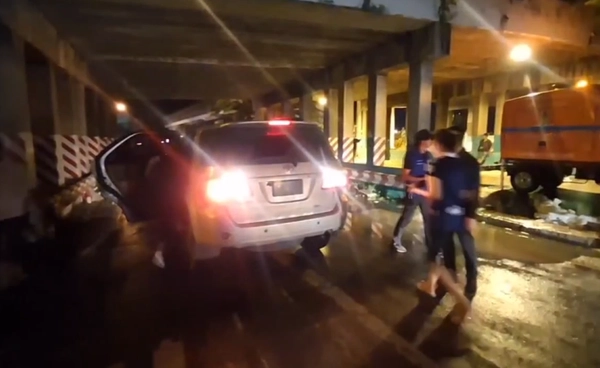 แนวกระสอบทราย เจ้าพระยา จุดศาลากลาง จ.อ่างทองแตก