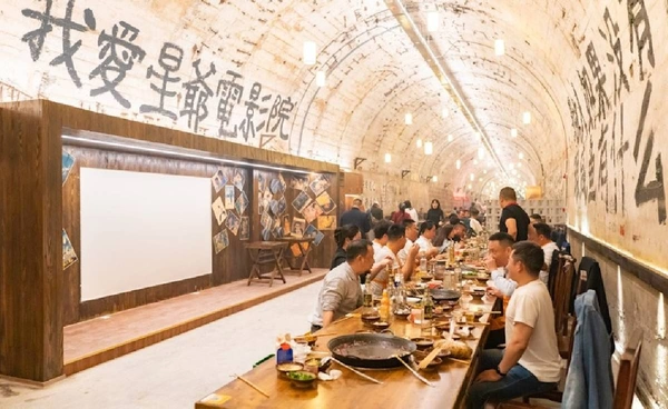 หลุมหลบภัยสู่ร้านหม้อไฟสุดชิค “ฉงชิ่ง” สร้างทางเลือกใหม่ รับมือคลื่นความร้อน