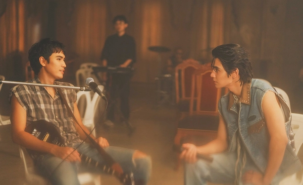 ขนลุกทุกท่อน “โจอี้ ภูวศิษฐ์” ชวน “Jeff Satur” ร่วมถ่ายทอด  “Move On แบบใด” เวอร์ชันพิเศษ