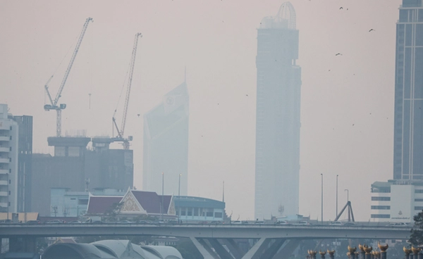 ค่าฝุ่น PM 2.5 กทม. วันนี้ เกินมาตรฐานระดับสีแดง 3 พื้นที่ เตือนงดกิจกรรมกลางแจ้ง 