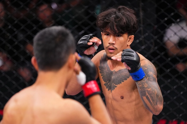 ปีเตอร์ ฝันสลาย พลาดโดนน็อคยกแรก ศึก  ROAD TO UFC SEASON 4