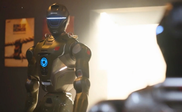 จีนจัดหนัก “หุ่นยนต์มนุษย์” T800 โชว์ถีบซีอีโอบริษัท ล้มข้อกังขา “คลิป AI”