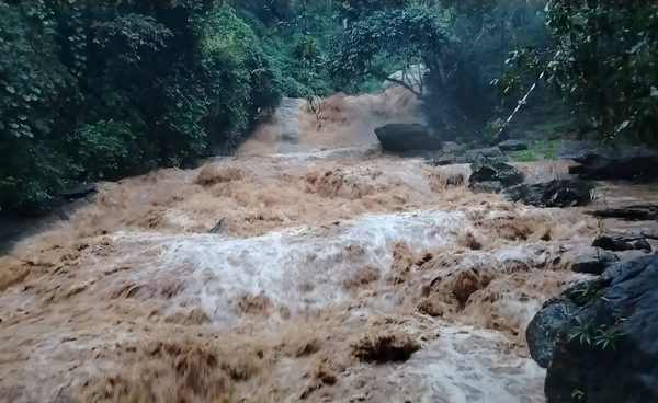 ปิด “น้ำตกแม่สา” ชั่วคราว ฝนตกหนัก-น้ำป่าหลาก   