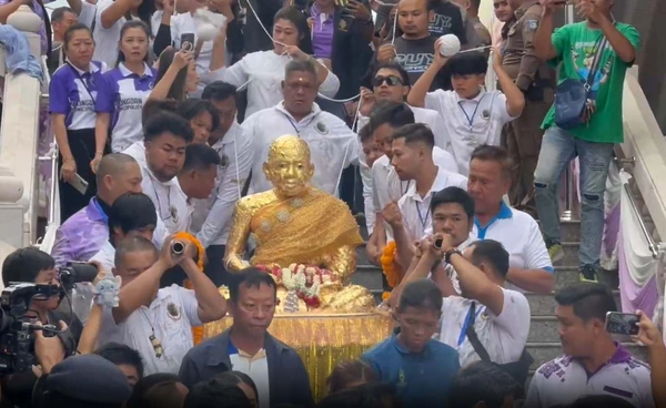 สุดยิ่งใหญ่ "พิธีแห่หลวงพ่อปาน" ลงทะเล