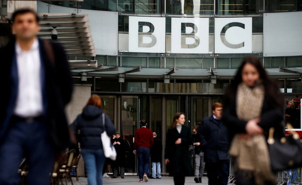 ผู้บริหารระดับสูงสำนักข่าว BBC ลาออกเหตุโดนกล่าวหาไม่เป็นกลางและตัดต่อคำพูดของ "ทรัมป์"