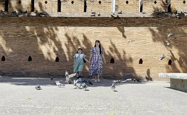 ที่เที่ยวเชียงใหม่ ! จุดแลนมาร์คห้ามพลาด ถ่ายรูปพิราบบินประตูท่าแพ 