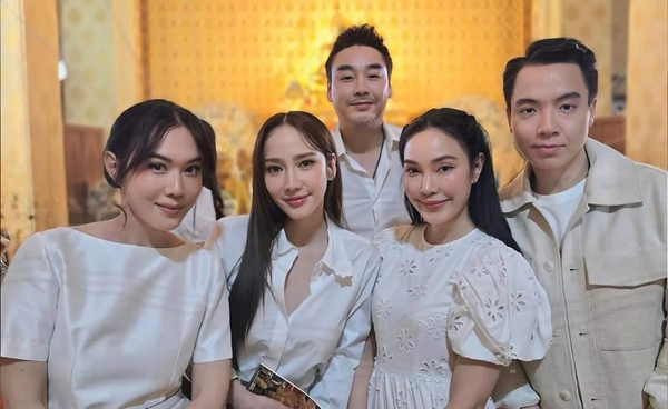 หรือจะรีเทิร์น? อั้ม พัชราภา-ไฮโซพก ร่วมเฟรมในพิธีมงคล แฟนๆรอลุ้นข่าวดี