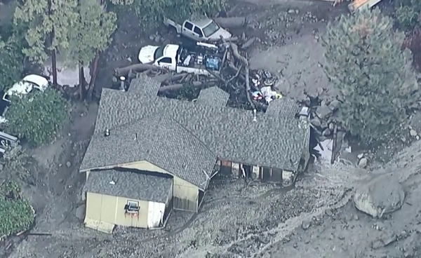 “สหรัฐฯ” ดินถล่ม ทับบ้านเรือน รถยนต์ เสียหาย