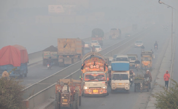 “ลาฮอร์” อ่วมฝุ่นพิษ   AQI พุ่งอันตราย 