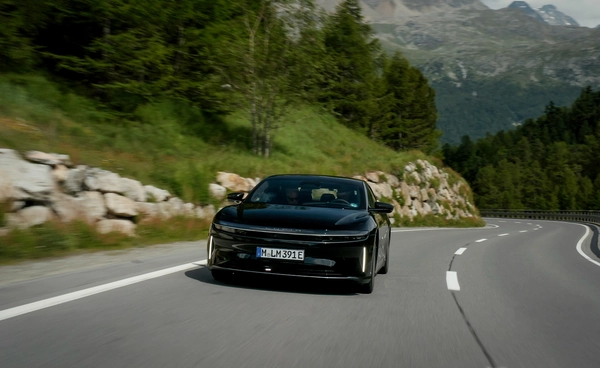 รถ EV อเมริกา Lucid Air ทำสถิติโลก ชาร์จครั้งเดียววิ่งได้ 1,205 กม. !