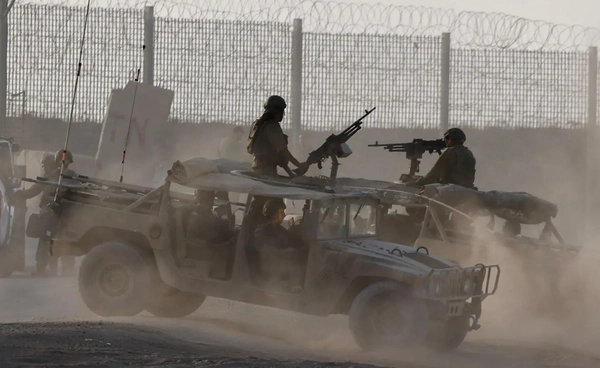 ชาวปาเลสไตน์ในกาซาอพยพหนีการโจมตีจากอิสราเอลที่ย่านซัยตูน