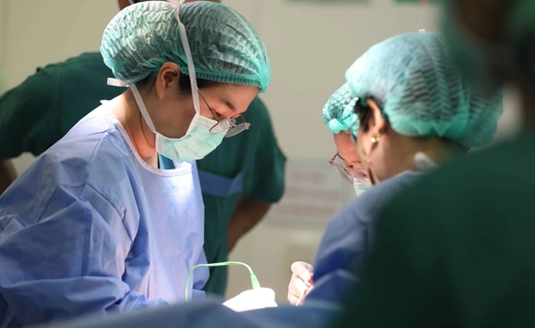 ทีมแพทย์จุฬาฯ ผ่าตัดรักษาภาวะหยุดหายใจขณะหลับจากการอุดกั้น สำเร็จแห่งแรกในไทย 