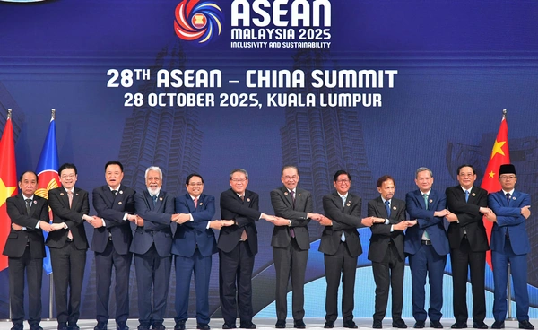 ประชุมสุดยอดอาเซียน-จีน นายกฯ ย้ำความร่วมมือรอบด้าน ผลักดันความตกลงการค้าเสรี