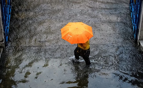 10 ไอเทมรับหน้าฝน ที่ควรมีติดกระเป๋า พกไว้อุ่นใจในวันฝนตก