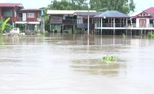 “แม่น้ำยม” ล้นตลิ่ง “พิจิตร” ท่วมแล้ว 100 หลัง เตือนเฝ้าระวังน้ำเหนือ-น้ำฝน