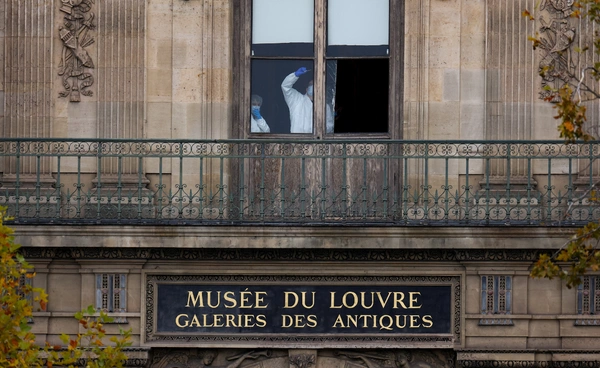 ตำรวจฝรั่งเศสจับผู้ต้องสงสัย 2 คน เชื่อมโยงขโมยเครื่องเพชรจากพิพิธภัณฑ์ลูฟวร์