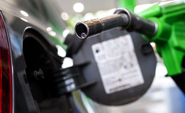 น้ำมันพุ่งรับวิกฤตฮอร์มุซ ลิตรละ 40 สตางค์ กระทบต้นทุนทั่วประเทศ