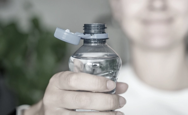 “แคลิฟอร์เนีย” ออกกฎใหม่ ห้ามแยกฝาออกจากขวด แก้ปัญหาฝาขวดหาย ง่ายต่อการรีไซเคิล