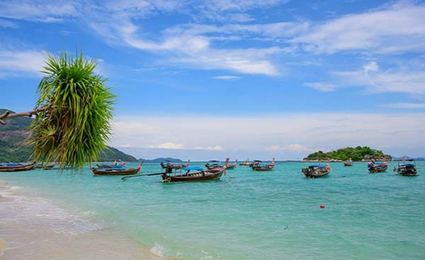 10 ที่เที่ยวสตูล 2568 สัมผัสน้ำทะเลใส ชมสันหลังมังกรสุดงดงาม