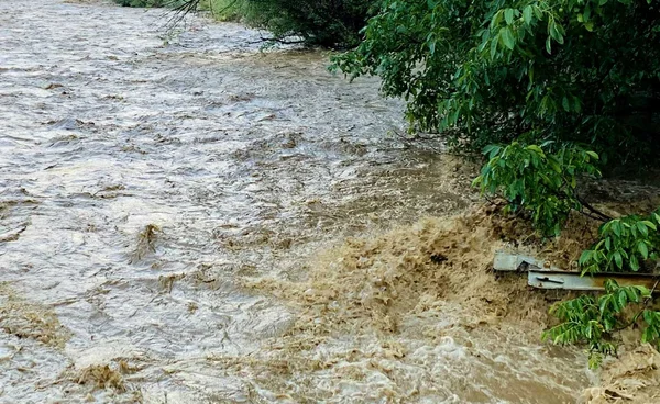 เช็กด่วน! 26 จังหวัด เตือนระวังแผ่นดินถล่มและน้ำป่าไหลหลาก