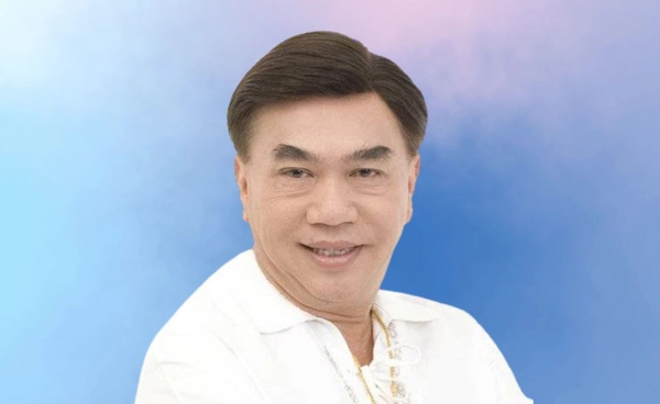 ในหลวง ทรงรับ รศ.ดร.เสรี วงษ์มณฑา ไว้เป็นคนไข้ในพระบรมราชานุเคราะห์ เนื่องด้วยป่วยโรคเนื้องอกในสมอง