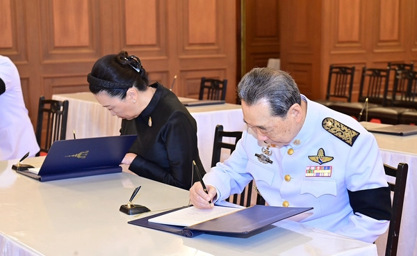 คณะผู้นำเครือซีพี เข้าถวายน้ำสรงพระบรมศพและลงนามแสดงความอาลัย สมเด็จพระนางเจ้าสิริกิติ์ พระบรมราชินีนาถ พระบรมราชชนนีพันปีหลวง