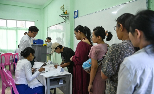 รัฐบาลทหารเผย ชาวเมียนมาไปใช้สิทธิเลือกตั้งระยะแรกแค่ 52.13%