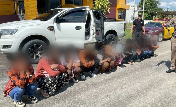 CIB สกัดกระบะลักลอบขนแรงงานเมียนมา อัดเต็มคันรถกลางทางหลวงลำปาง