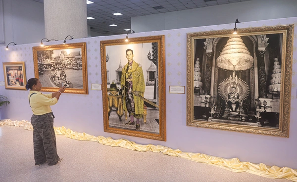 ร่วมรำลึก 70 ปีแห่งการครองราชย์ ผ่านนิทรรศการเฉลิมพระเกียรติ “๙ ปี รำลึก ใต้ร่มพระบารมี ศิระกรานพระภูบาลนวมินทร์”