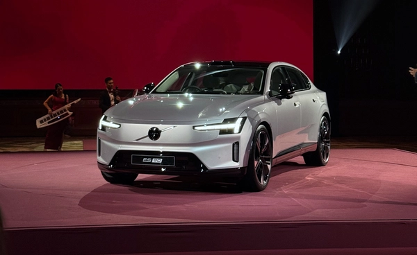 Volvo ES90 ซีดานไฟฟ้าหรู หลังคา Fastback ล้ำด้วยชิป NVIDIA ในรถ ขับไกล 755 กม. ราคา 2.99 ลบ. 
