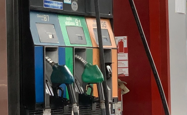 กบน. ตรึงราคาน้ำมัน ลดเก็บเงินกองทุนน้ำมันเบนซิน-ดีเซล กว่าวันละ 74 ล้าน