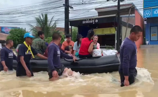 สตูลอ่วมหนัก!  น้ำท่วม "อ.ละงู" วิกฤต บ้านจมน้ำเกือบ 2,000 หลัง   