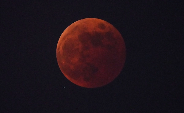 คืน 7 ก.ย. ถึงเช้ามืด 8 ก.ย. 68 จะเกิด “จันทรุปราคาเต็มดวง” ไขข้อสงสัยทำไมถึงเป็น  “สีแดงอิฐ”