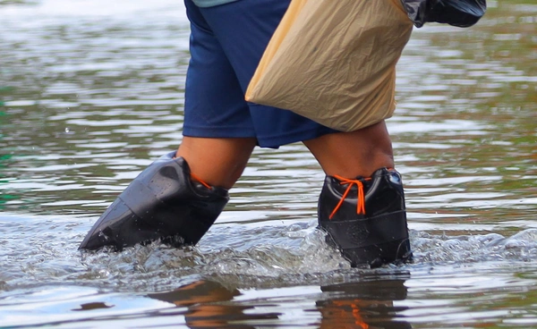 ไฟฟ้าดูด - ไฟฟ้ารั่ว แนะวิธีป้องกันอันตรายจุดเสี่ยงจากการเดินลุยน้ำท่วม