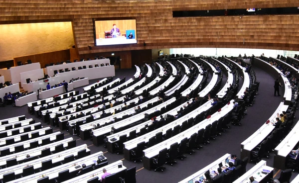 สามพรรคใหญ่ดวลร่างรัฐธรรมนูญ แนวทางต่างกัน เป้าหมายเดียวกัน