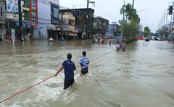 ตรังประกาศพื้นที่ประสบภัยพิบัติน้ำท่วม 9 อำเภอ เสียชีวิตแล้ว 2 ราย 