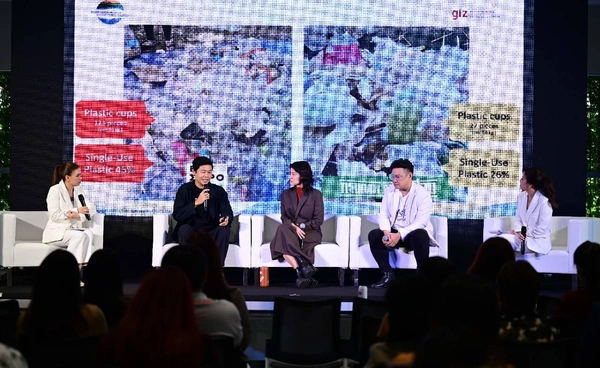 เวทีเสวนา TNN Originals Stage “เล่าสู่กันฟัง จุดพลังเปลี่ยนโลก”