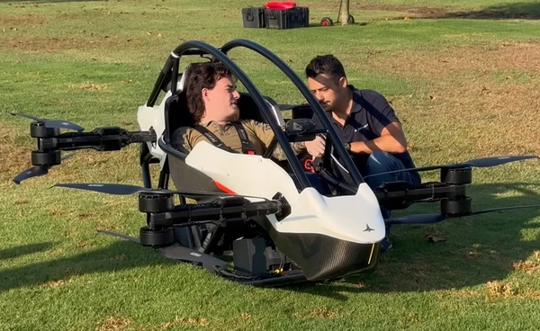 Jetson ส่งมอบโดรนบิน "Jetson ONE" ให้แก่ลูกค้ารายแรกเป็นผู้ก่อตั้งบริษัทเทคโนโลยีชื่อดัง