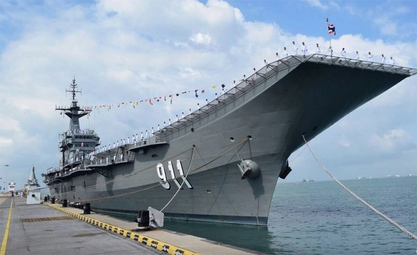 กองทัพเรือส่งร.ล.จักรีนฤเบศร ปฏิบัติภารกิจบรรเทาทุกข์น้ำท่วมภาคใต้ 