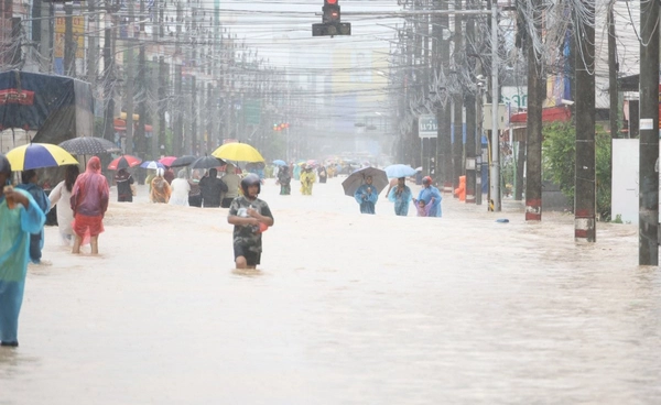 น้ำท่วมใต้วิกฤต! 7 จังหวัดจมบาดาล ปชช.เดือดร้อน 239,699 ครัวเรือน 