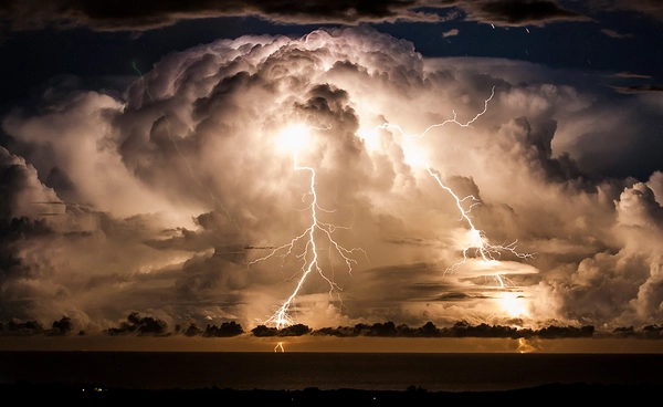 อุตุฯ เปิดรายชื่อจังหวัดฝนตกหนัก จากอิทธิพลพายุคัลแมกี 7 - 9 พ.ย. ขยายวงกว้างถึงกรุงเทพฯ 