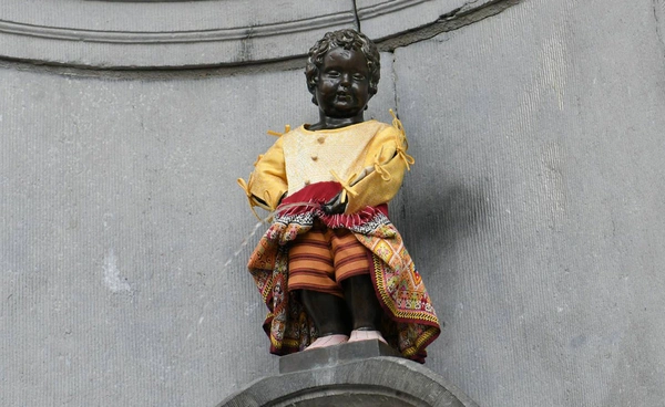 สุดปัง! ชุดผ้าไทยอวดโฉมบนหุ่น “แมนเนเกน พิส”  เด็กชายยืนฉี่แลนด์มาร์กดังเบลเยี่ยม