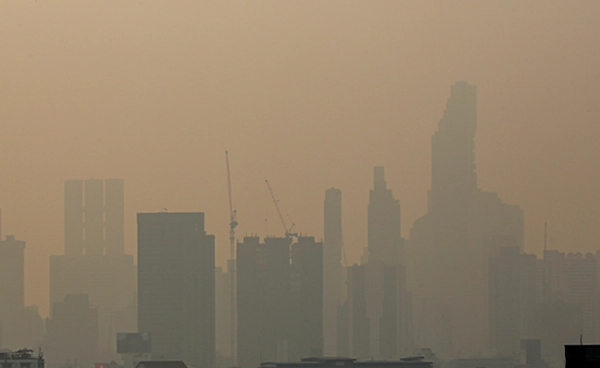 กทม. ค่าฝุ่นวันนี้พุ่งระดับสีแดง 6 พื้นที่ เขตหนองแขมสูงสุด ต้องสวมหน้ากาก-งดกิจกรรมกลางแจ้ง