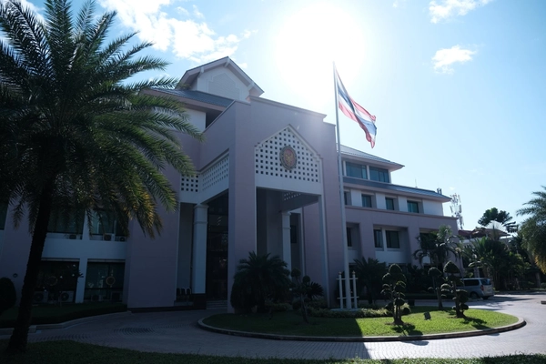 สถานทูตไทยแนะนำคนไทยออกจากกัมพูชาให้เร็วที่สุด