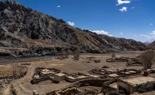 หมู่บ้านในเทือกเขาหิมาลัย ที่ยอมแพ้ต่อ “โลกร้อน”