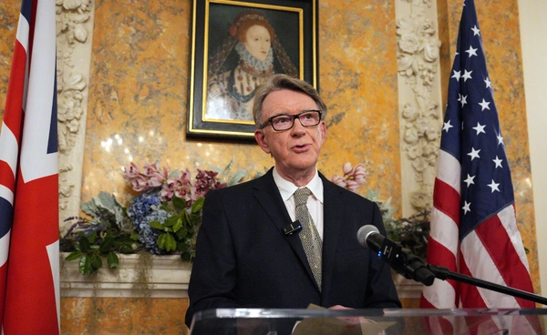 รัฐบาลอังกฤษขับไล่ทูตอังกฤษประจำสหรัฐฯ ออกจากตำแหน่ง พบเอี่ยวเจ้าพ่อประเวณี "เอปสตีน"