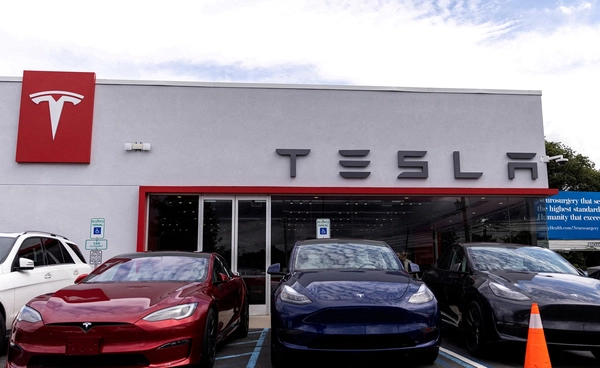 ยอดขายรถยนต์ไฟฟ้าสหรัฐฯ ทำสถิติสูงสุดใหม่ขณะที่ Tesla เผชิญแรงกดดันและสูญเสียส่วนแบ่งตลาด