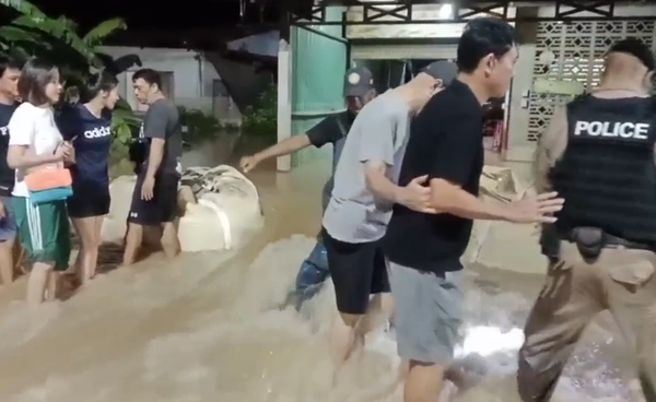 เจ้าพระยาถึงตัวเมืองสิงห์บุรี อพยพวุ่นกลางดึก 