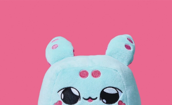 เมื่อ "ตุ๊กตา AI" ไม่ใช่แค่ของเล่น สื่อวิจารณ์ชี้เหมือนมาทำหน้าที่แทนพ่อแม่