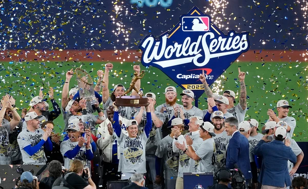 "ด็อดเจอร์ส" คัมแบ็ค คว้าแชมป์ "เวิลด์ ซีรี่ส์" 2 สมัยซ้อน